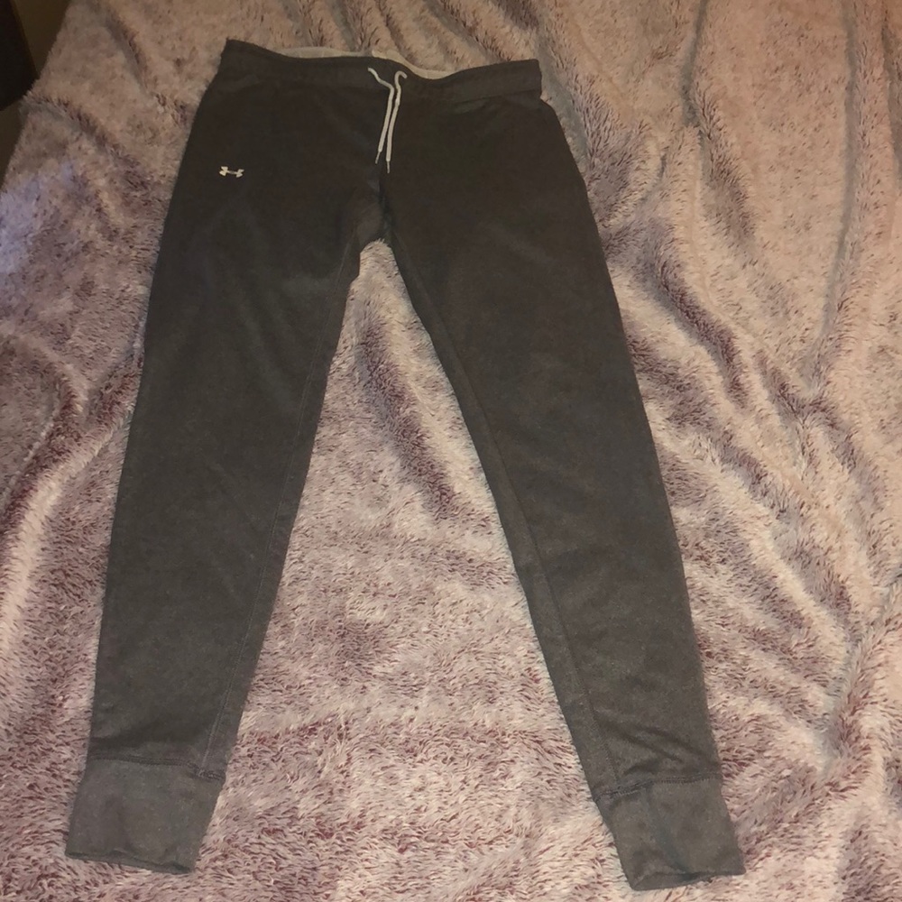 Semi-fitted gray leggings.
